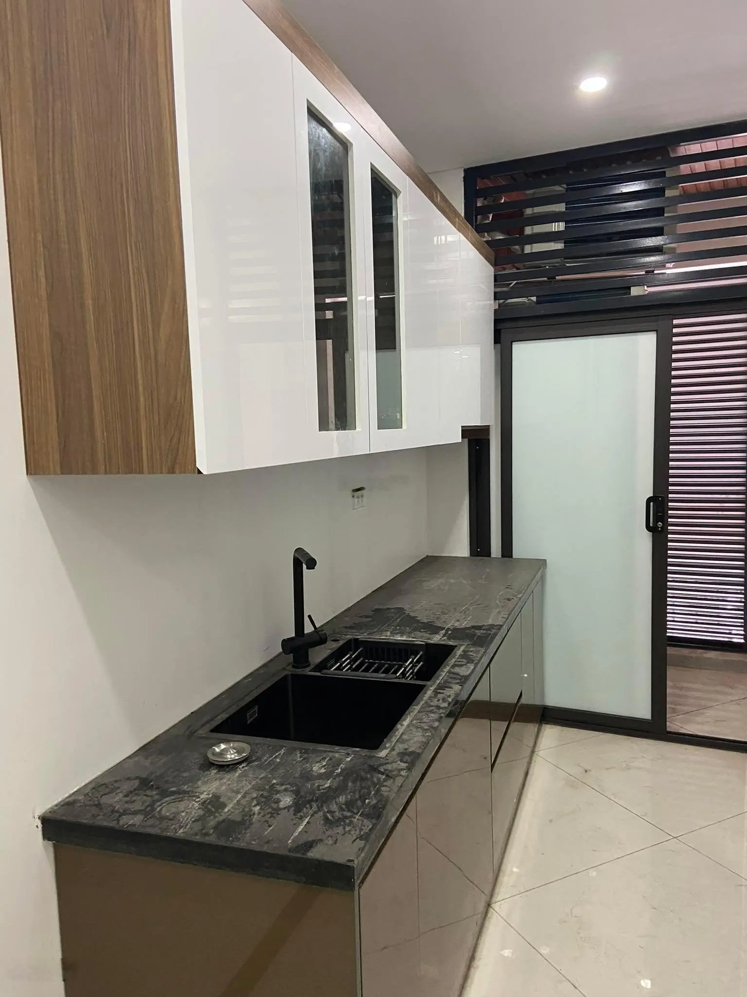Chính chủ cần bán nhà sát ngõ ô tô tránh, Cầu Giấy. DT 35m2x5 tầng thang máy. Căn góc giá 7.2 tỷ