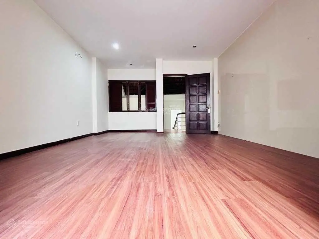 Nhà VIP khu sân bay, đường Hồng Hà, 4 tầng, có tầng hầm, KD mọi ngành nghề