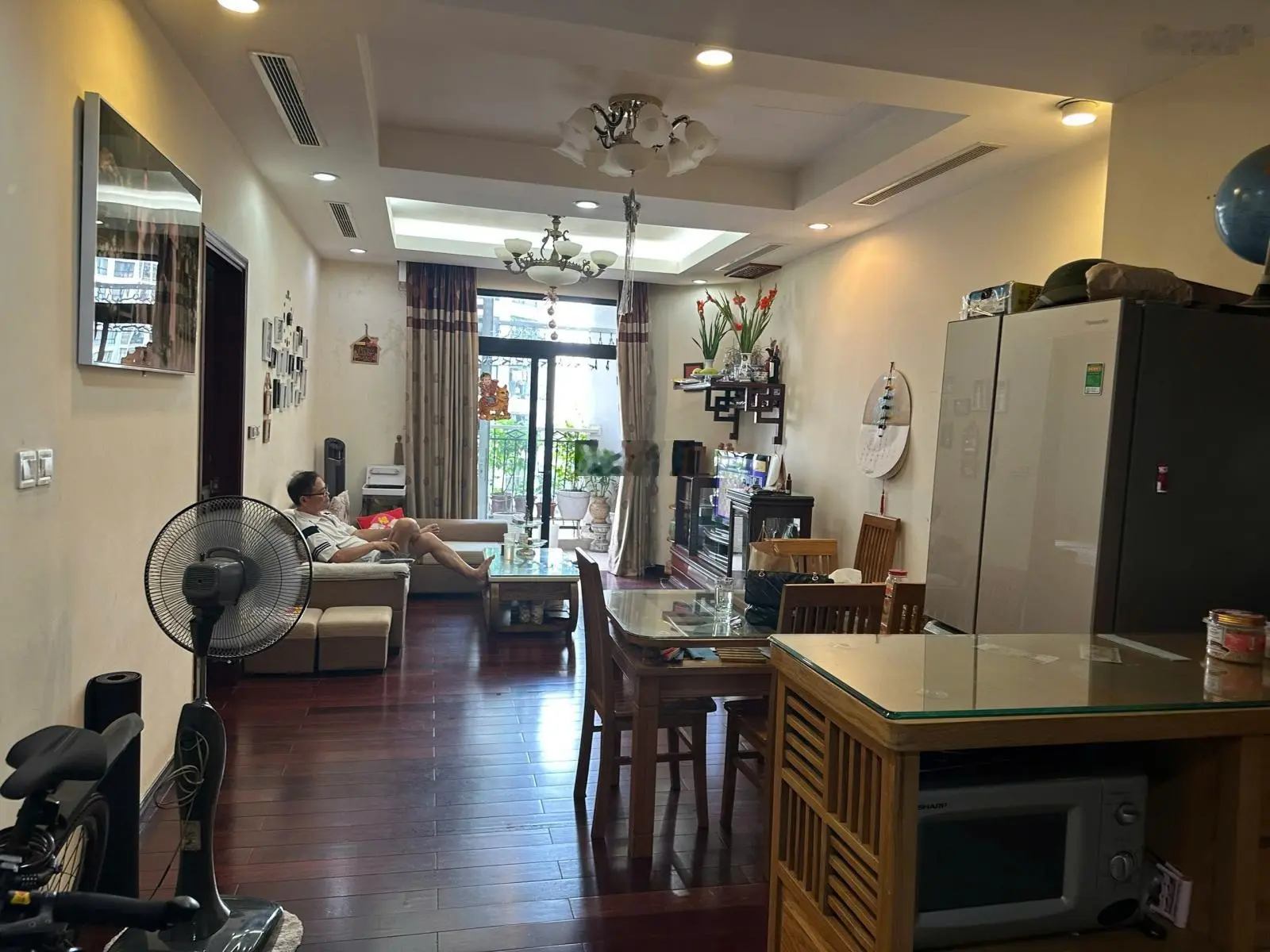 Cần tiền bán gấp căn chung cư Royal City 2 ban công tòa R4B tầng 6, 104m2, 2PN, 2VS giá 9 tỷ