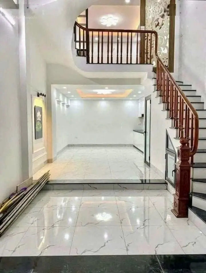 BÁN NHÀ HỮU HOÀ ( Tả Thanh oai) , oto đỗ ngay cạnh DIỆN TÍCH 33m Lô góc . 5 Tầng giá 3.8tỷ có TL.