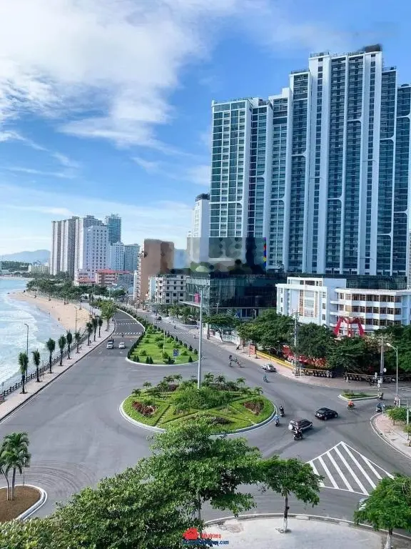 Bán khách sạn 6 tầng nằm góc đắc địa Phạm Văn Đồng và Phạm Ngọc Thạch cạnh bên toà Scenia Bay 5*