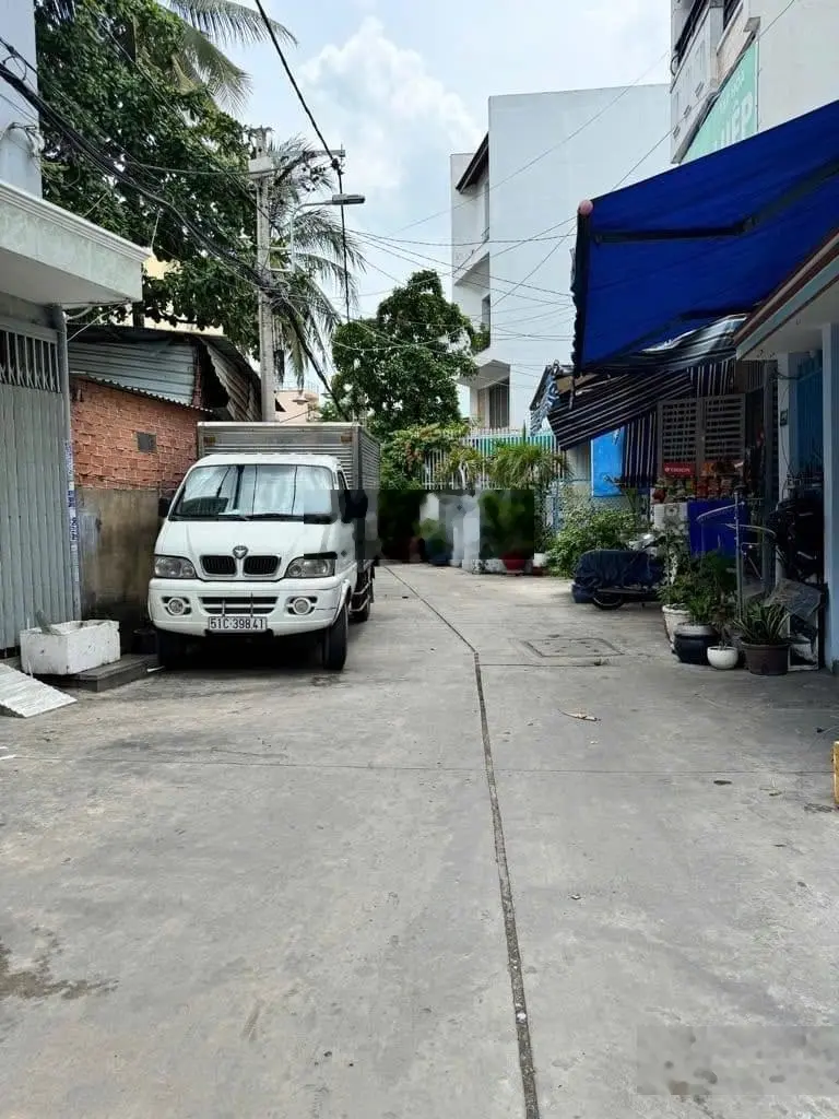 Nhà ngộp bán gấp DT 72,8m2/3tỷ380 Hoà Bình P5 Quận 11. Đang cho thuê 28tr/th gần CV nước Đầm Sen