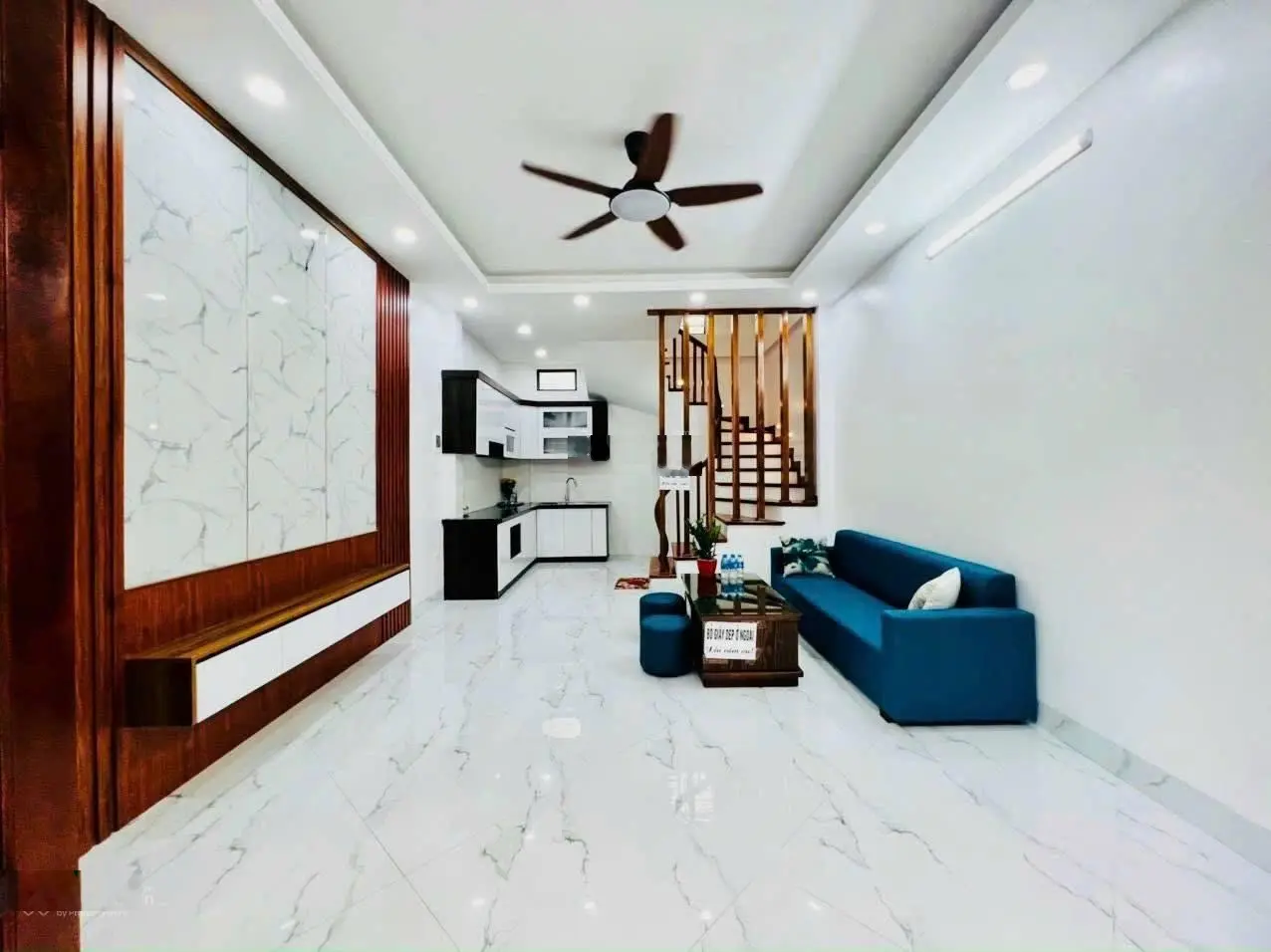 Siêu phẩm 1 lô nhà 5 tầng mới tinh, sổ sẵn, GPXD đầy đủ, ngõ ô tô đỗ. Giá tốt. LH 0913 968 394