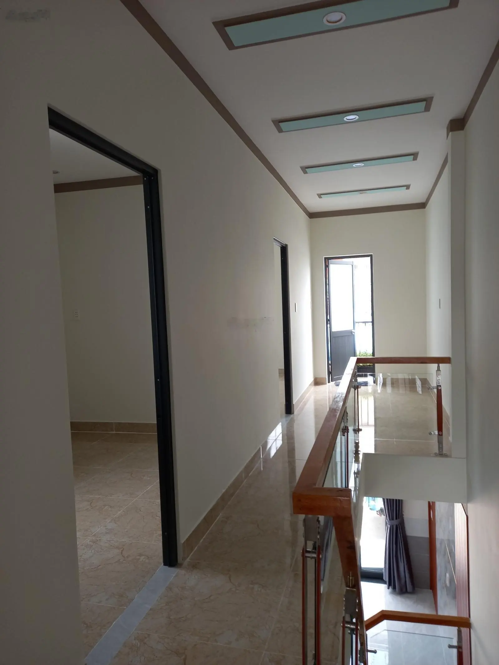Bán nhà riêng 1 trệt 1 lầu đang hoàn thiện DT 69 m2 DTSD 140 m2 SHR thổ cư 100% hoàn công đầy đủ