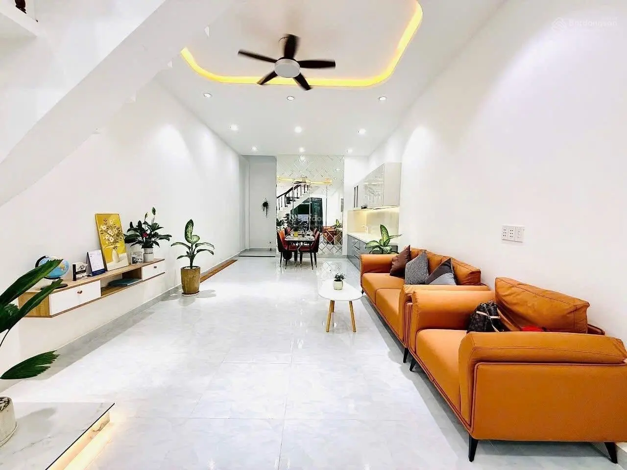 Nhà đẹp đường Hồ Bá Phấn DT 92m2 sát trường Ngô Thời Nhiệm đang cho thuê 15tr/tháng dân cư đông đúc