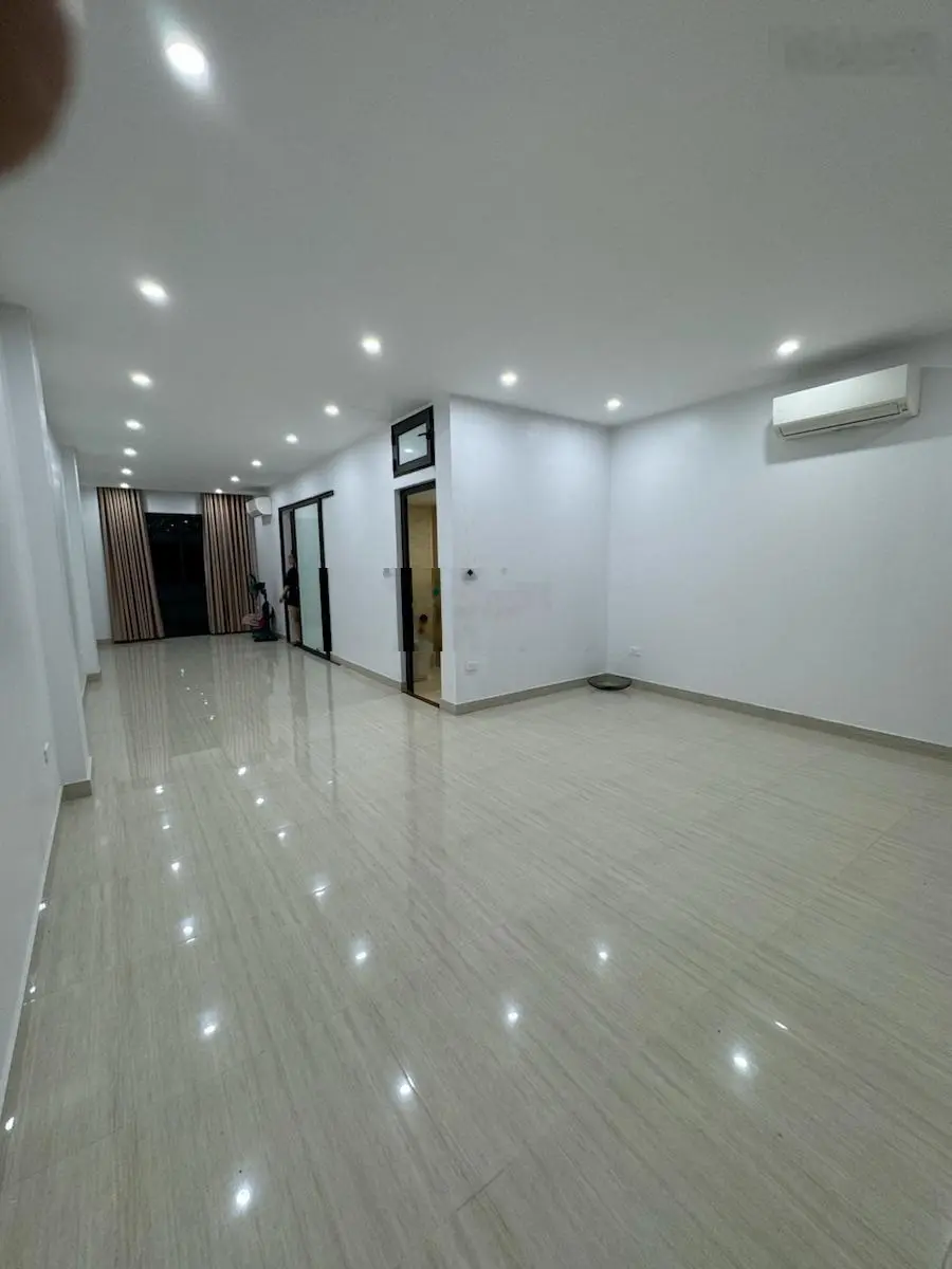 Toà văn phòng cầu giấy 70m x 8 tầng x mt 6m : giá : 24.5tỷ . kinh doanh - oto - thang máy