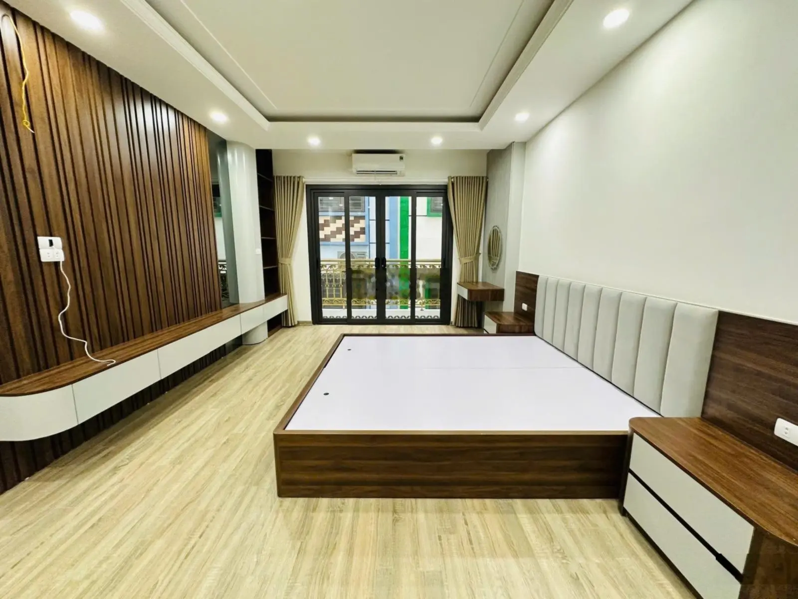 Cần bán gấp nhà 4 tầng SĐCC view đẹp tại Gia Quất, 4,95 tỷ LH 0834995266