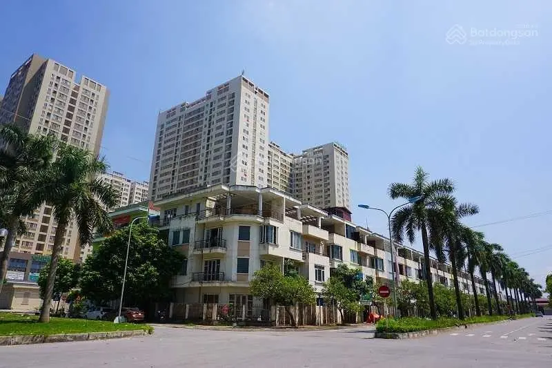 Cần bán căn liền kề trục đường 39m. Sẵn nhà thô 4 tầng kinh doanh được luôn. Đón sóng Sunshine TL