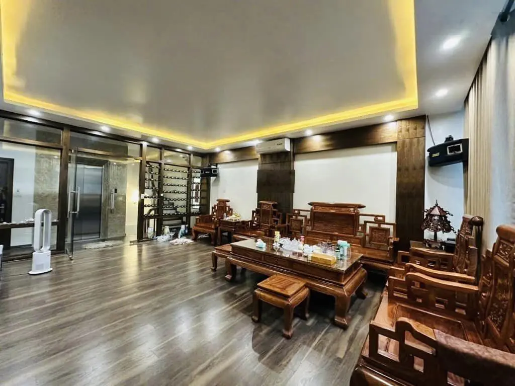 Bán nhà giang văn minh siêu đẹp - ba đình phân lô - lô góc - thang máy 3 bước oto tránh 15 tỷ