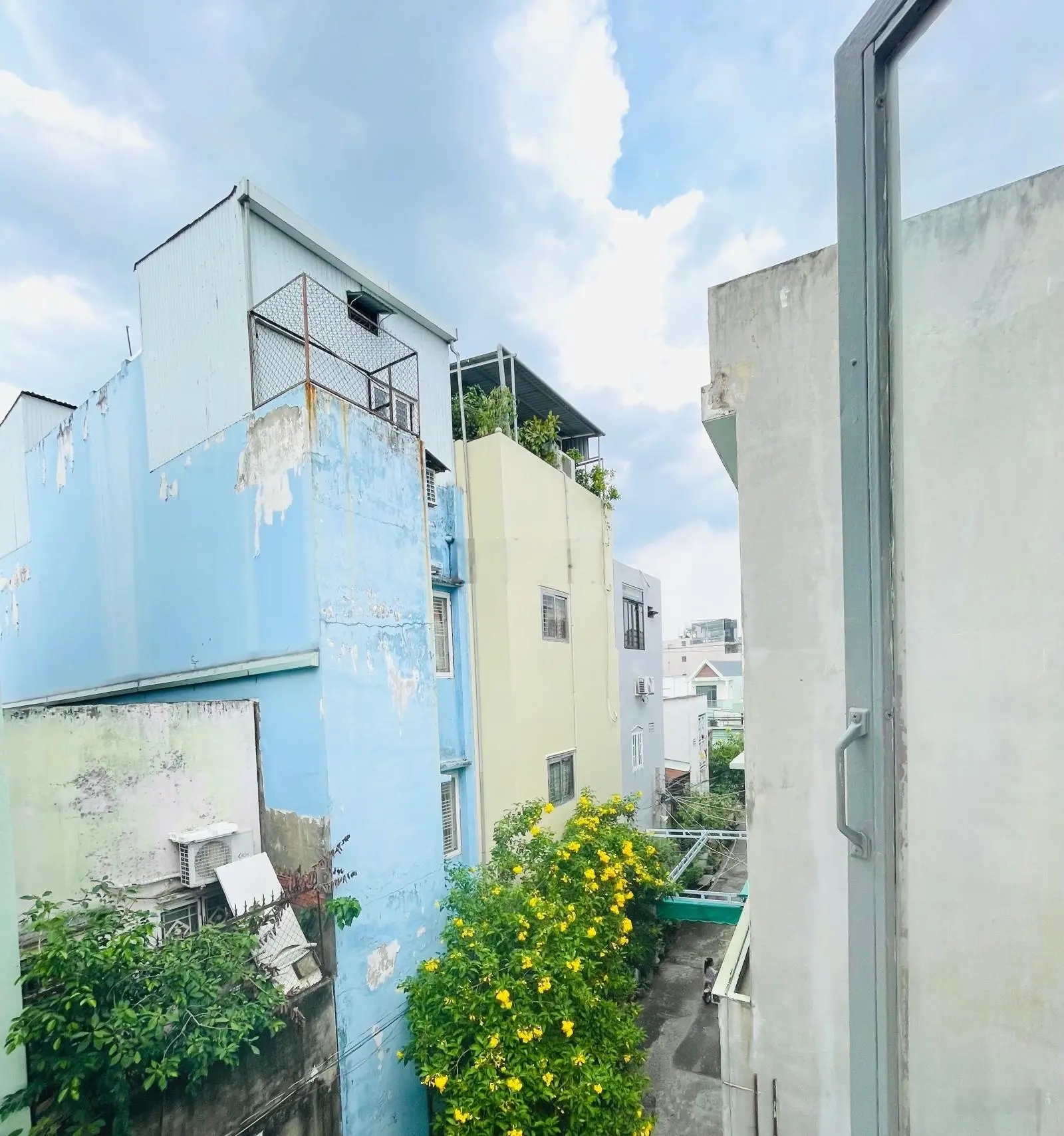 Bán gấp nhà HXH gần Nguyễn Tuyển, Lê Văn Thịnh, BV Quận2, 72m2, 3 tầng, HXH, sổ nở hậu không QH