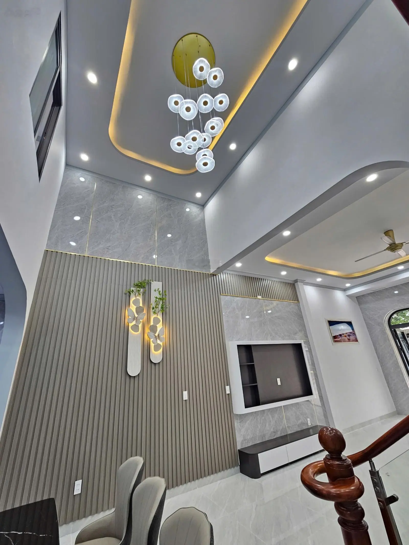 Nhà 82.5m2 3.4 tỷ TL ngang 5m có phòng ngủ dưới, KDC ngay chợ Phú Phong, p. Bình Chuẩn