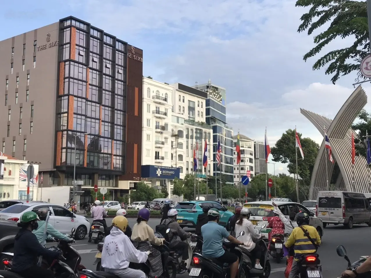 Bán building khu viP SB Tân Sơn Nhất ngay Cửu Long, TB 7.7x23m giá 37 tỷ hầm 7 tầng, 0941 732 ***