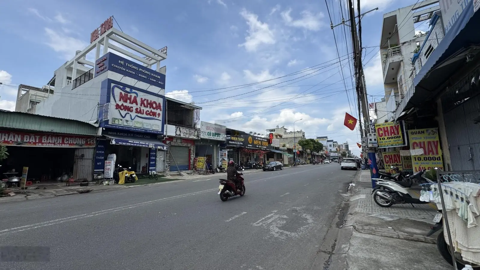 Rẻ ngang giá đất trống. Bán gấp mặt bằng kinh doanh đường chính D1 kế chợ Vietsing