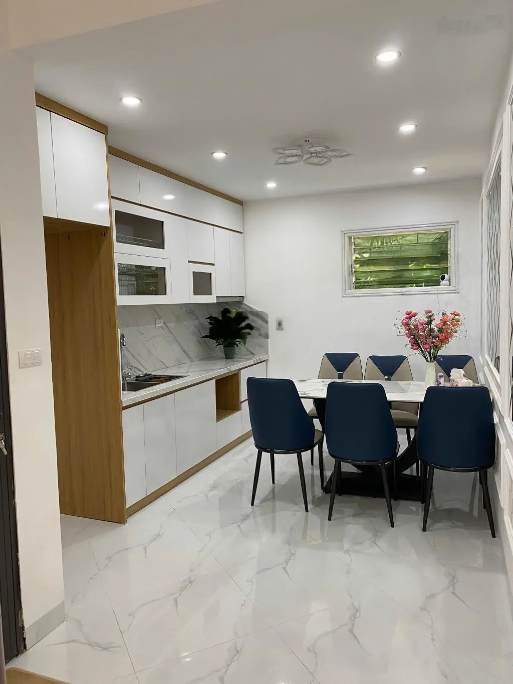 Nhà hót - Thanh Nhàn - ngõ thông - kinh doanh - 5 tầng đẹp - full nội thất - nhỉnh 9tỷ