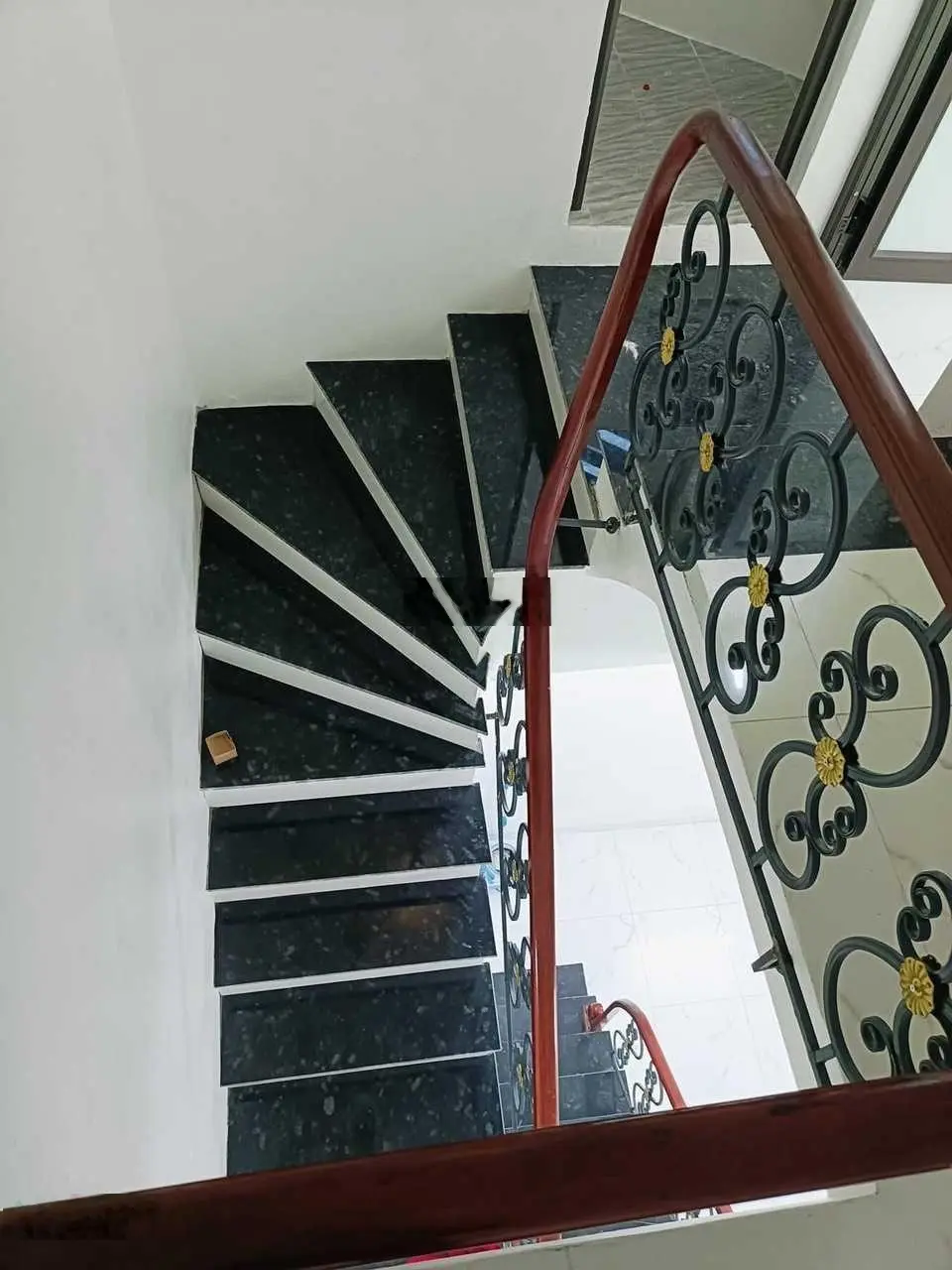 CC bán 2,5 tầng đường Vĩnh Mạc giá: 1.43 tỷ (3 ngủ, 3 wc, sân phơi, ban công đầy đủ)