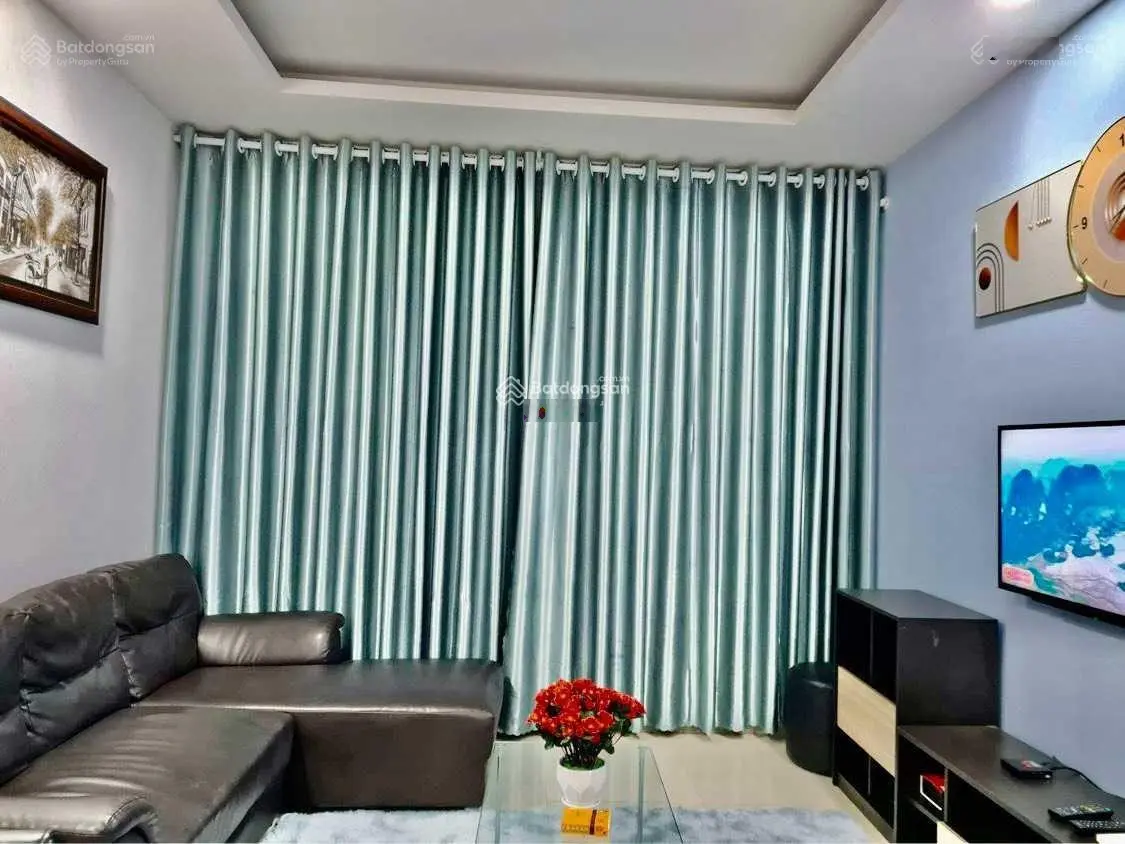 Bán gấp căn hộ Ruby 2PN có sổ hồng, full NT đẹp, giá 3.1 tỷ