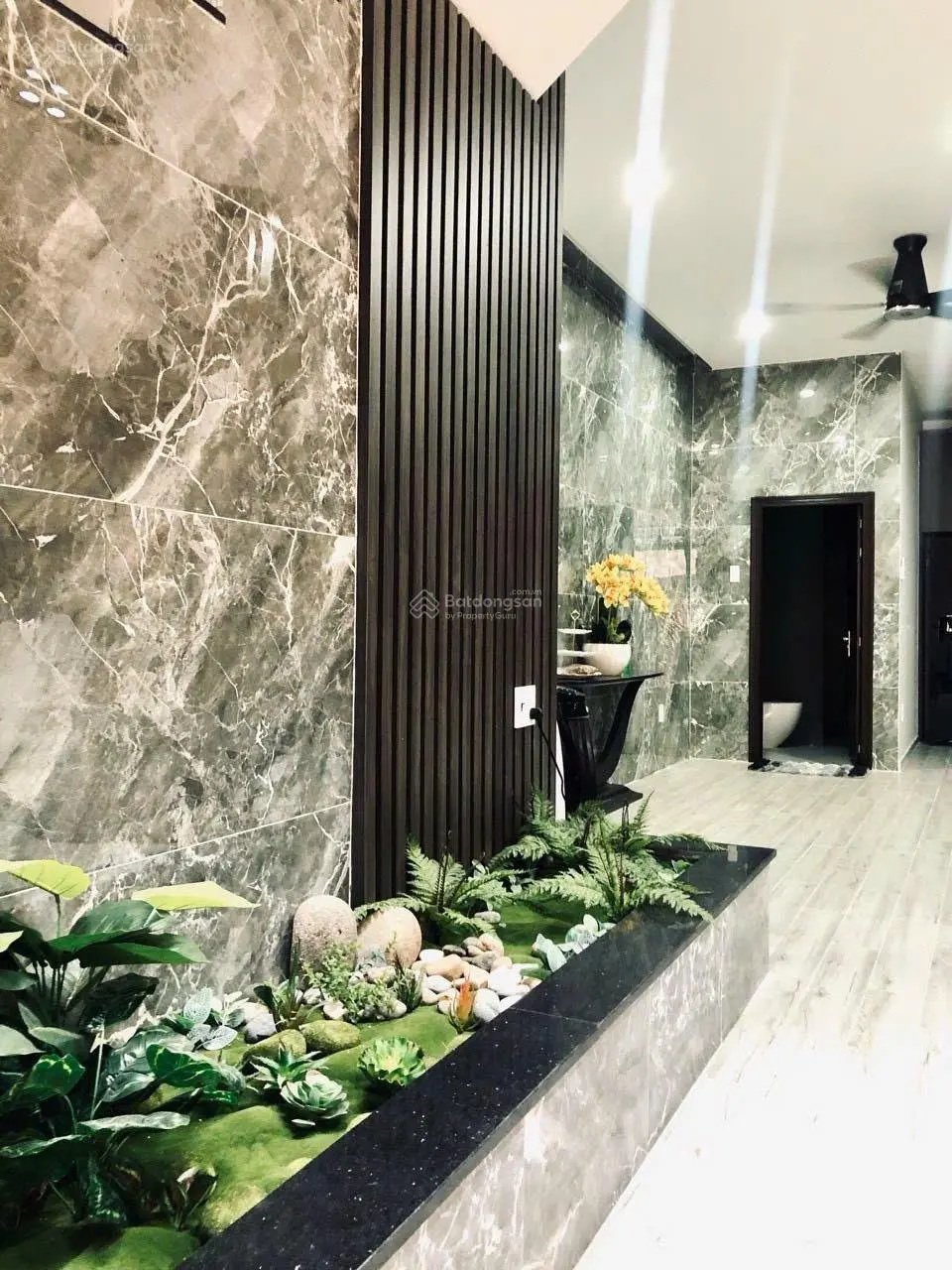 Gấp lắm rồi khách ơi! Bán nhà MT ngay Lê Quang Định DT: 5x20m hầm 7 tầng HDT: 99 triệu - chỉ 23 tỷ