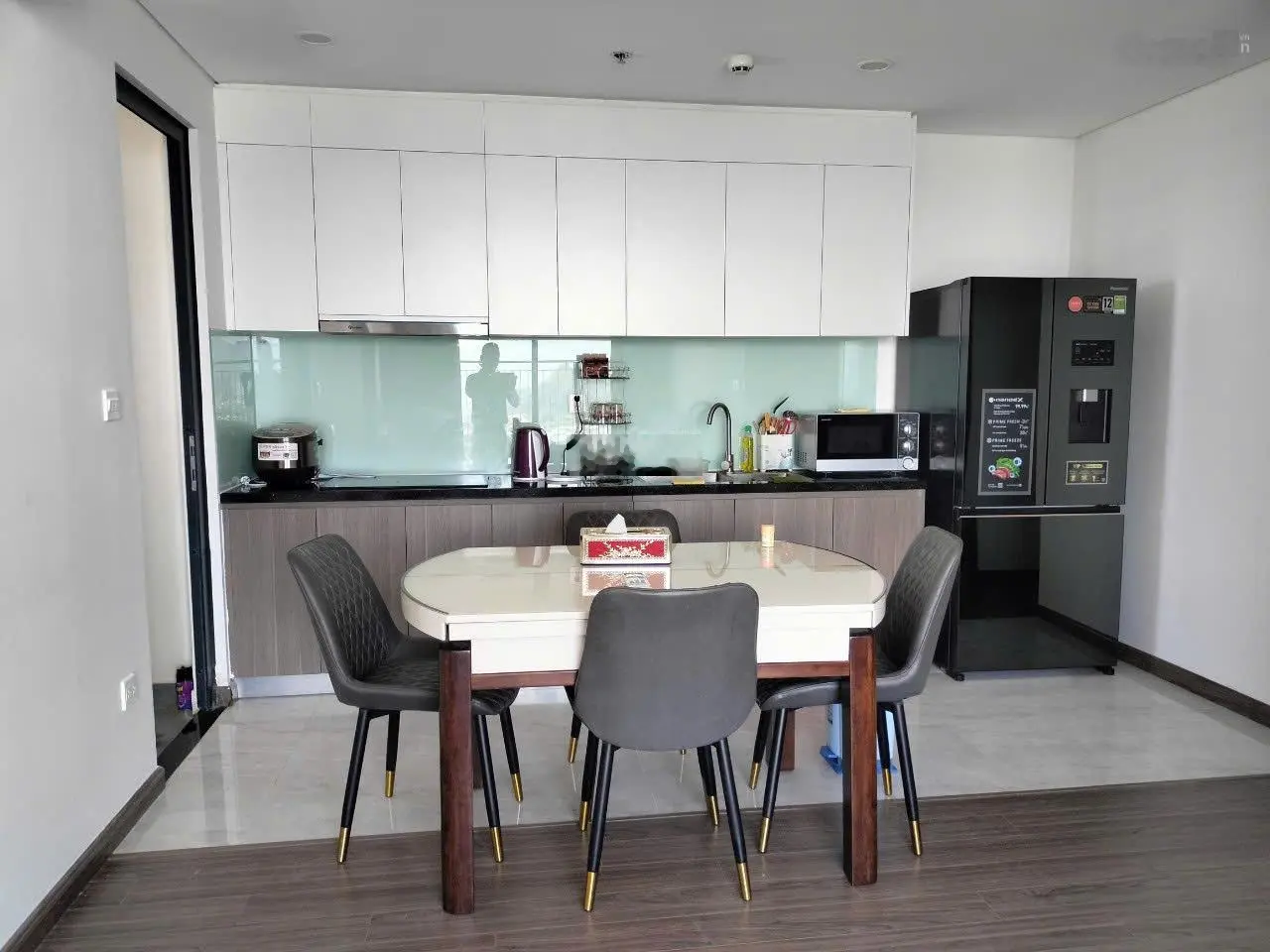 Bán căn góc 2 phòng ngủ view biển toà căn hộ FPT Plaza Đà Nẵng, giá chỉ 2,x tỷ/ căn