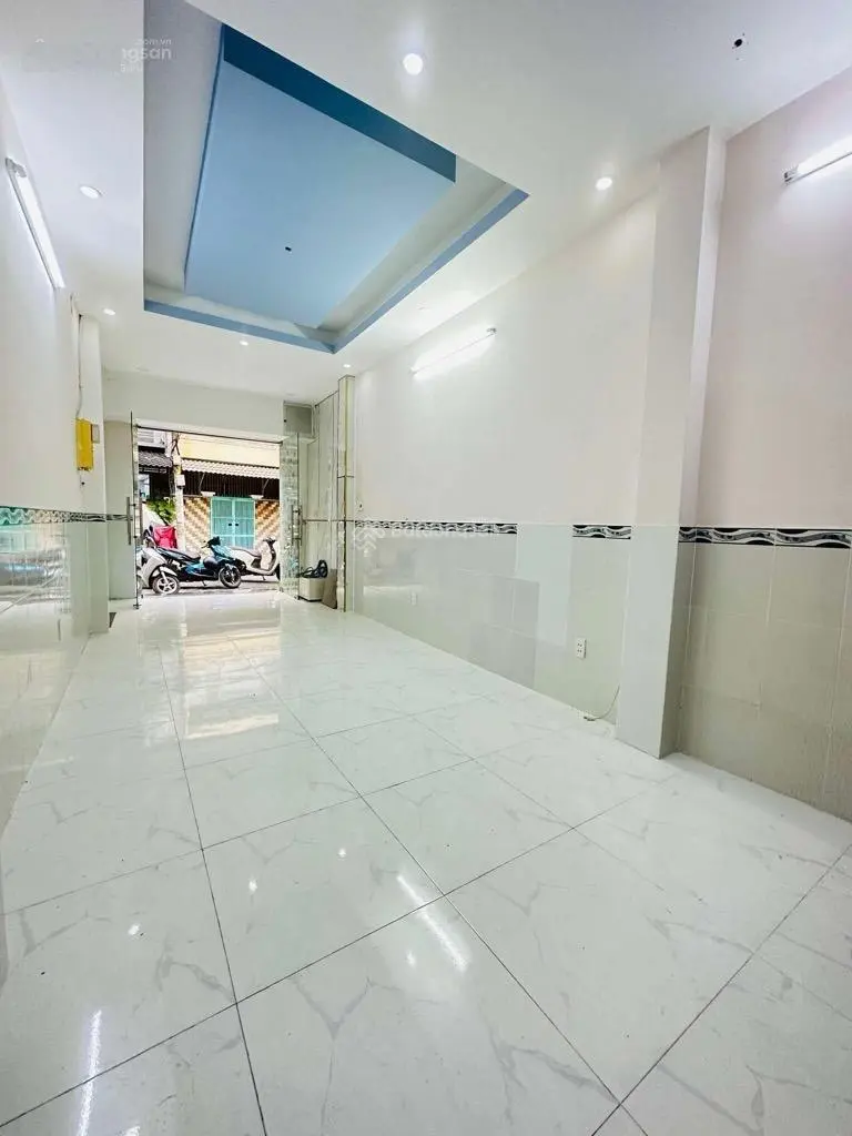 Hiếm bán ( Âu Cơ) 3 tỷ 8 32m2 2 tầng gấp bán ( công viên) đường Lê Ngã