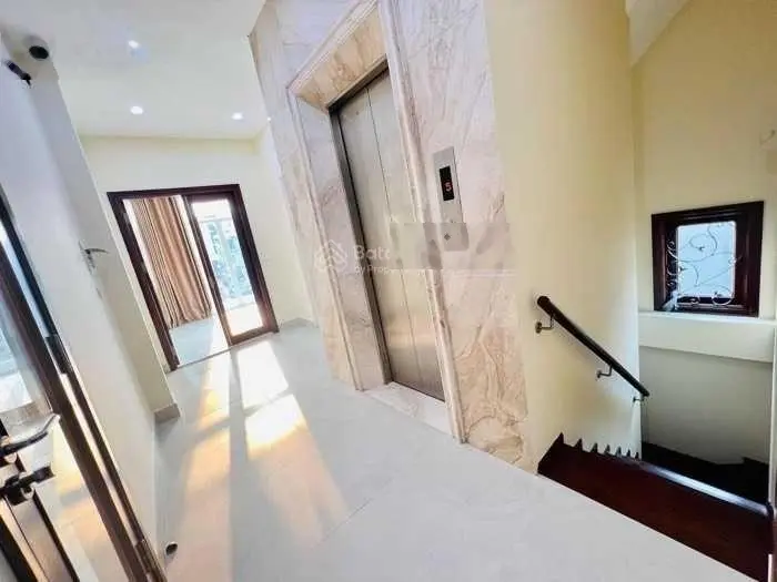 Bán nhà mặt phố Yên Hoa Yên Phụ Tây Hồ. Lô góc view hồ tây 24,8 tỷ