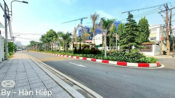 Bán Biệt thự ngay UBND Q9 cũ. đường Song Hành Xa Lộ Hà Nội , Q9