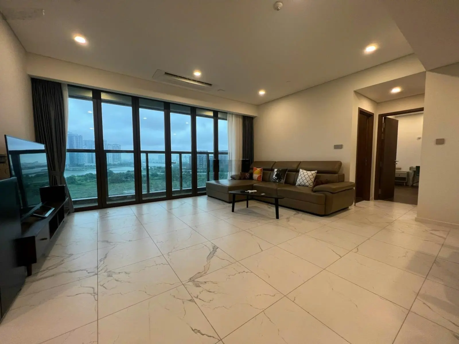 Bán 3 phòng ngủ The Galleria Metropole suất SPA 28 tỷ all in view sông trực diện đầy đủ nội thất