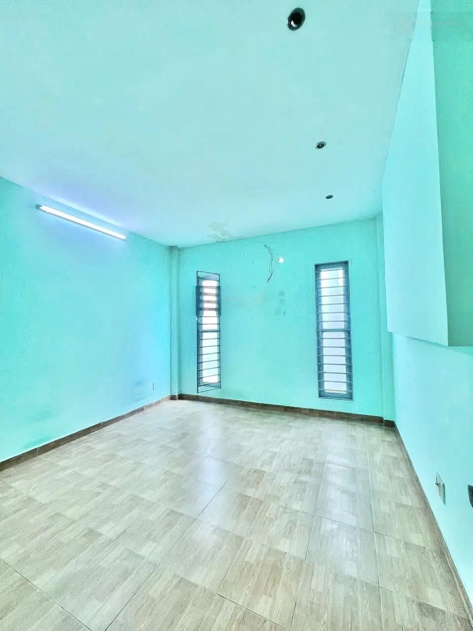 Bán gấp nhà 2 tầng Hương Lộ 2 - 76m2 - hẻm xe hơi - 3 PN 2 WC - sổ riêng - 4,75 tỷ