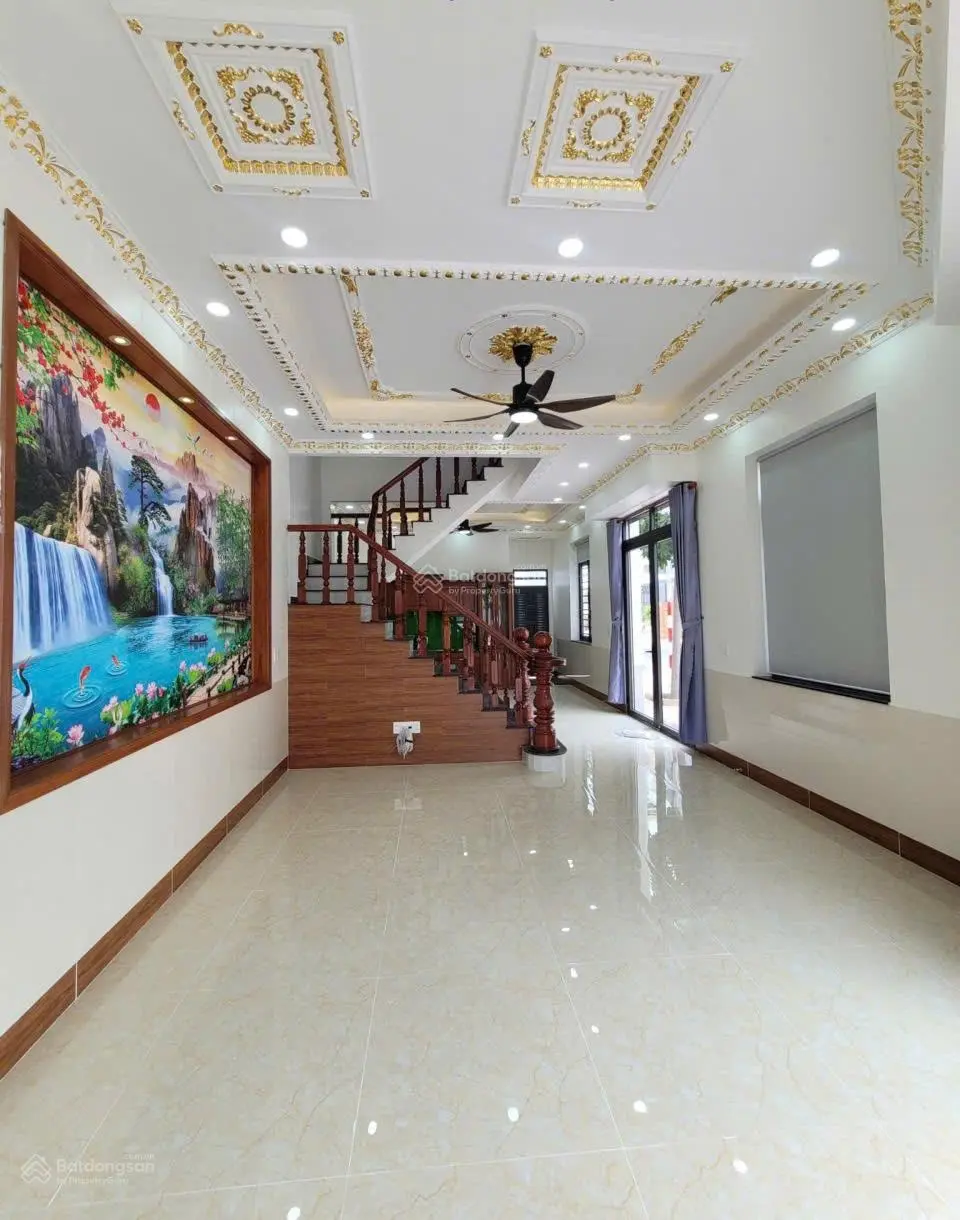 Bán nhà 1 trệt 2 lầu góc 2MT KDC Lê Phong 2, P. Tân Đông Hiệp, Dĩ An