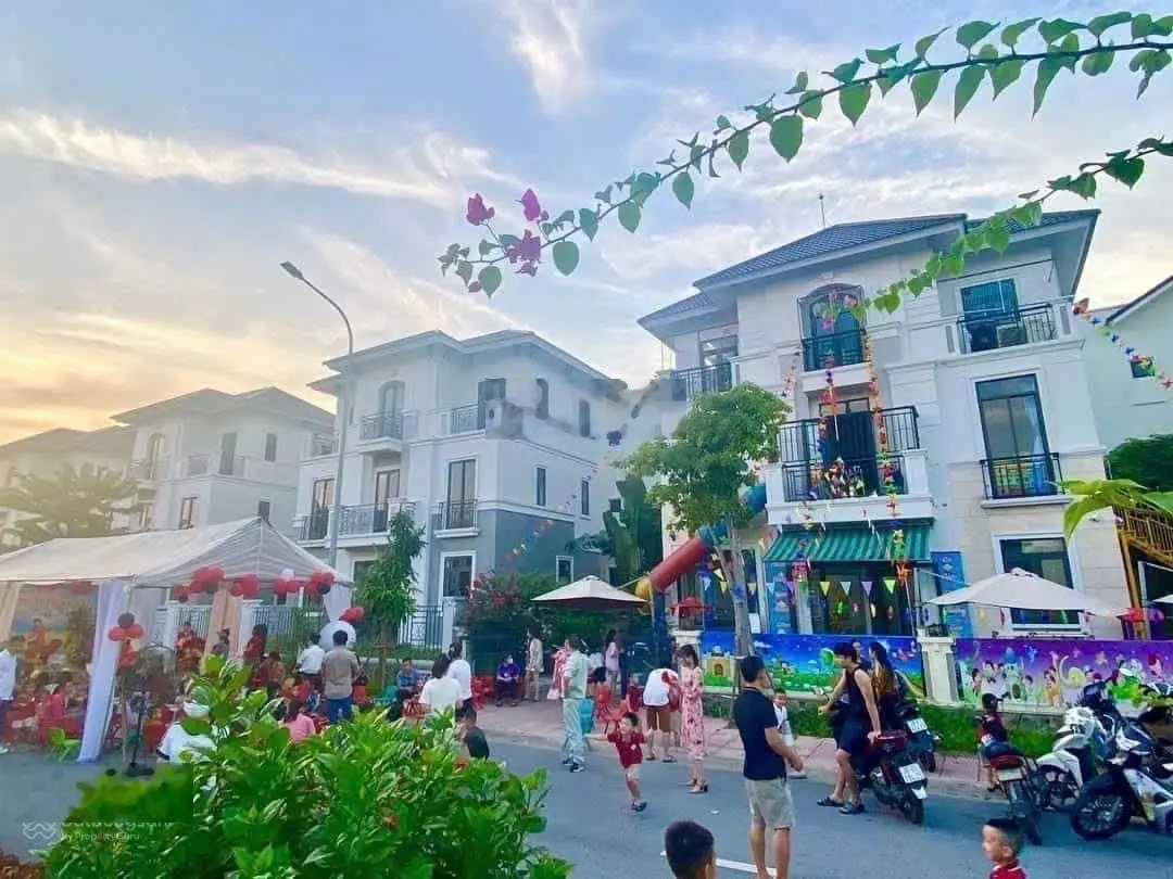 Biệt thự 216m2 view hồ pháp lý hoàn chỉnh giá chỉ nhỉnh 14 tỷ
