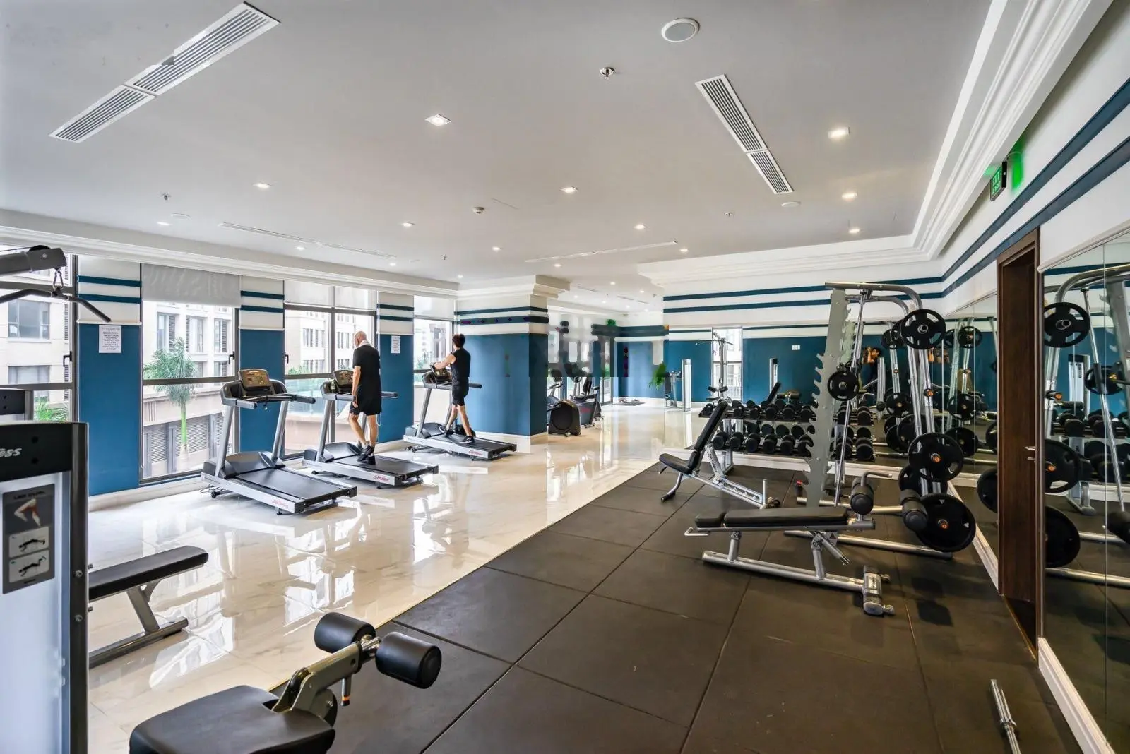 Cần bán lỗ căn góc Saigon Royal 115m2 quận 4 nhà đẹp view Thủ Thiêm. LH: 0909 024 ***