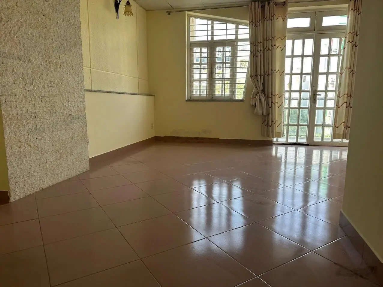 Chính chủ gửi bán căn nhà 3 lầu đường đôi 20m khu dự án mười mẫu p.b.tr. Đông Q2. Tp thủ Đức.