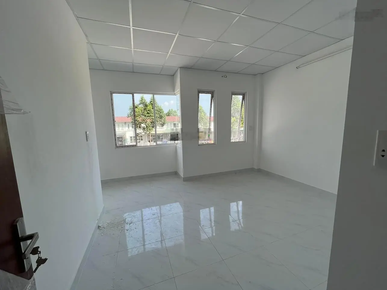Bán căn nhà tại khu đô thị DTA sát đường chính Nguyễn Văn Cừ