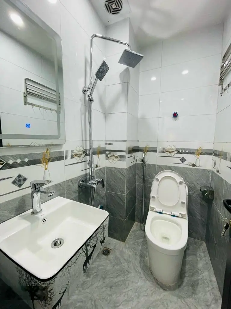 Bán nhà phố Lò Đúc - Cách 1 nhà ra phố ô tô tránh - 45m2 - 4PN. Giá: 8,9 tỷ. LH: 0779 548 ***