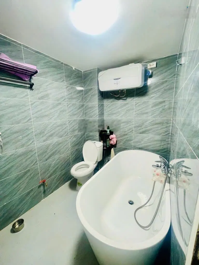Nhà đẹp Vạn Kiếp - Hai Bà Trưng giá chỉ nhỉnh 6 tỷ sổ đỏ vuông vức DT 40m2 5 tầng. LH 0979 389 ***
