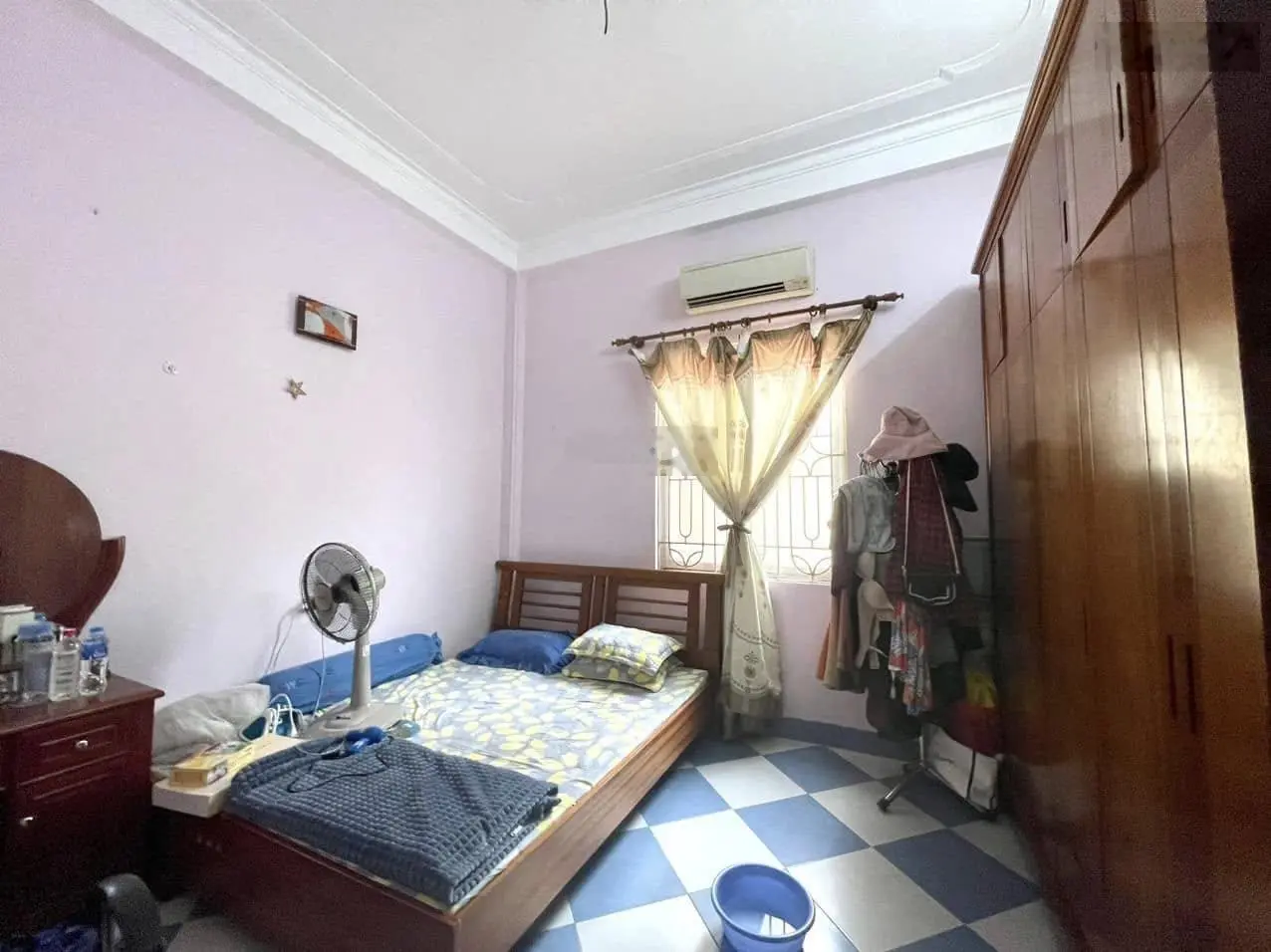 Bán nhà Lạc Long Quân, Tây Hồ 52m2, 4 tầng, giá 7.95 tỷ, ngõ nông, lô góc, dân xây, ở ngay