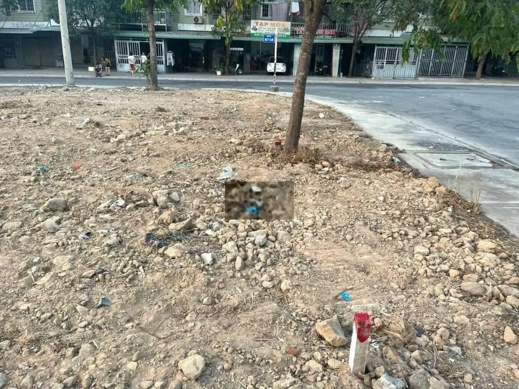 Bán nhanh lô đât goc 2 mặt tiền Mỹ Phước 3 Bến Cát DT150m2 Giá 750tr