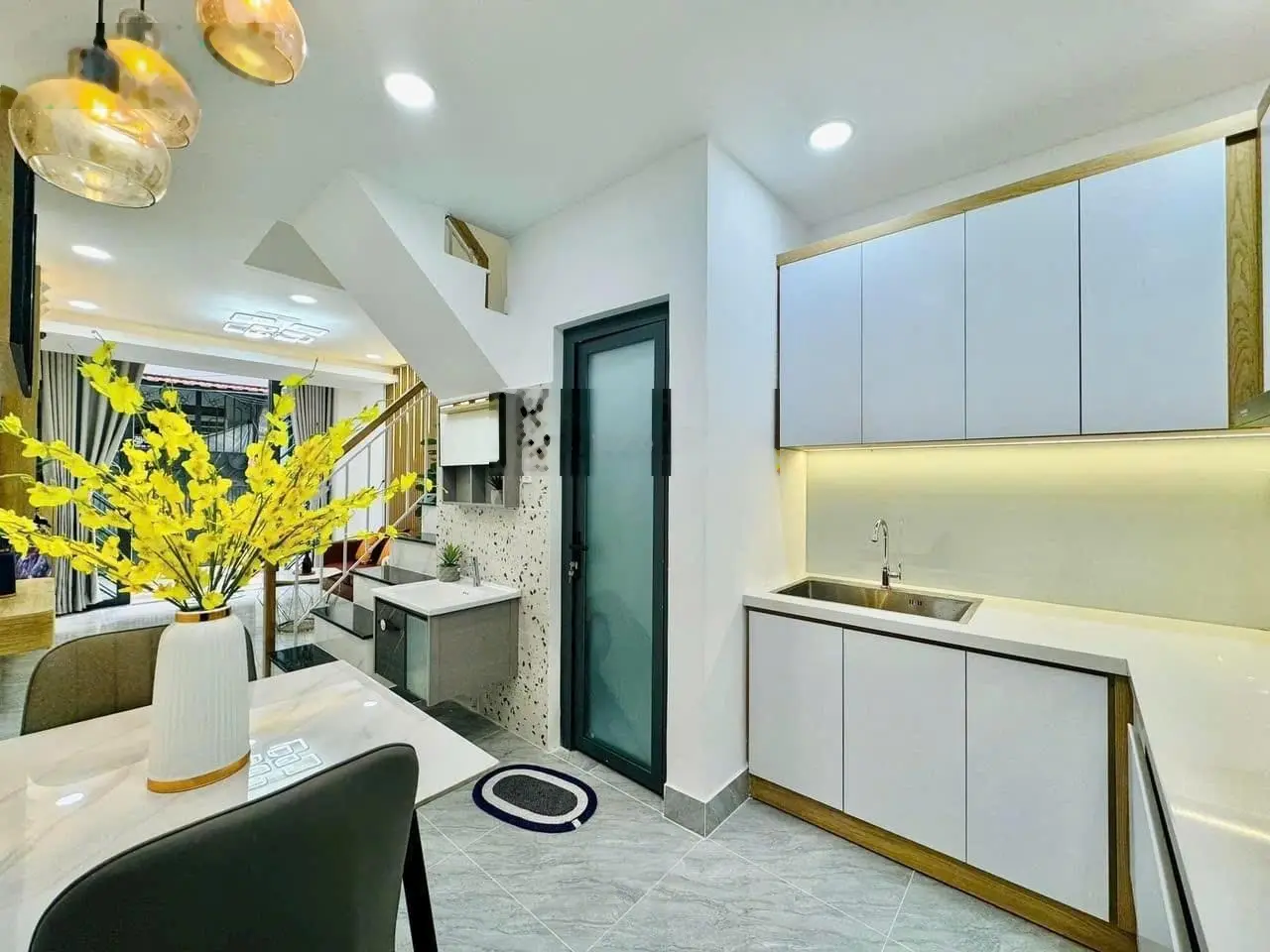 NHÀ CHÍNH CHỦ HẺM 8M , THÀNH THÁI - Phường 13 - Quận 10 . DT : 54m2/4ty6 . Sổ Riêng , 1 trệt 2 lầu