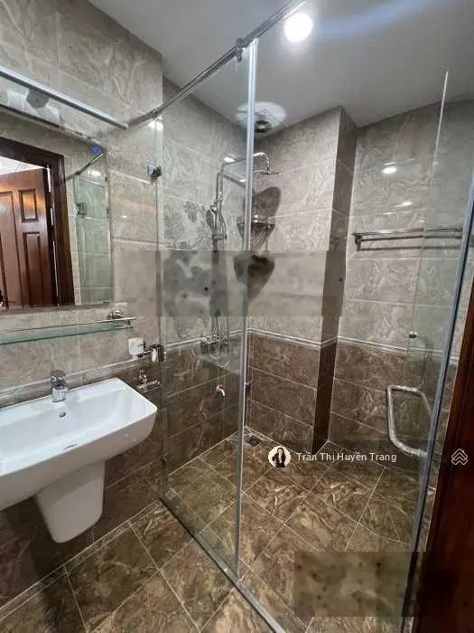 Bán tòa văn phòng Lạc Long Quân sát quận ủy Tây Hồ, 75m2 8 tầng thang máy, 3 ôtô tránh nhau 23.5 tỷ