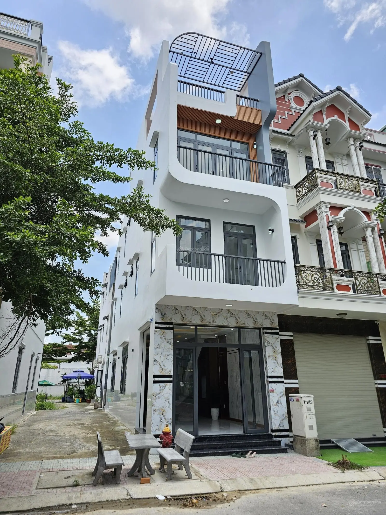 3 tỷ 950 bán nhà 2 mặt tiền 1 trệt 2 lầu KDC đẹp, P. Bình Chuẩn, TP. Thuận An