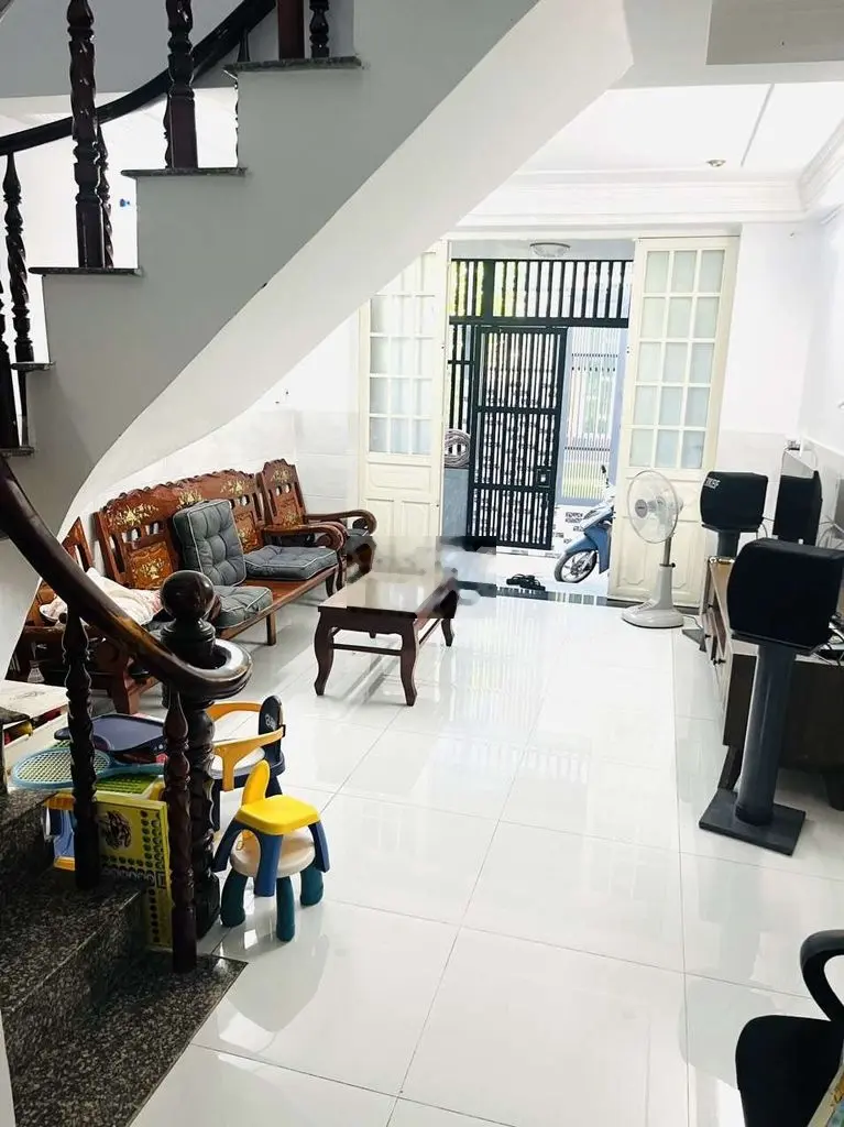 Bán nhà Thủ Đức 49m2 - 2 tầng - 3 phòng ngủ giá rẻ