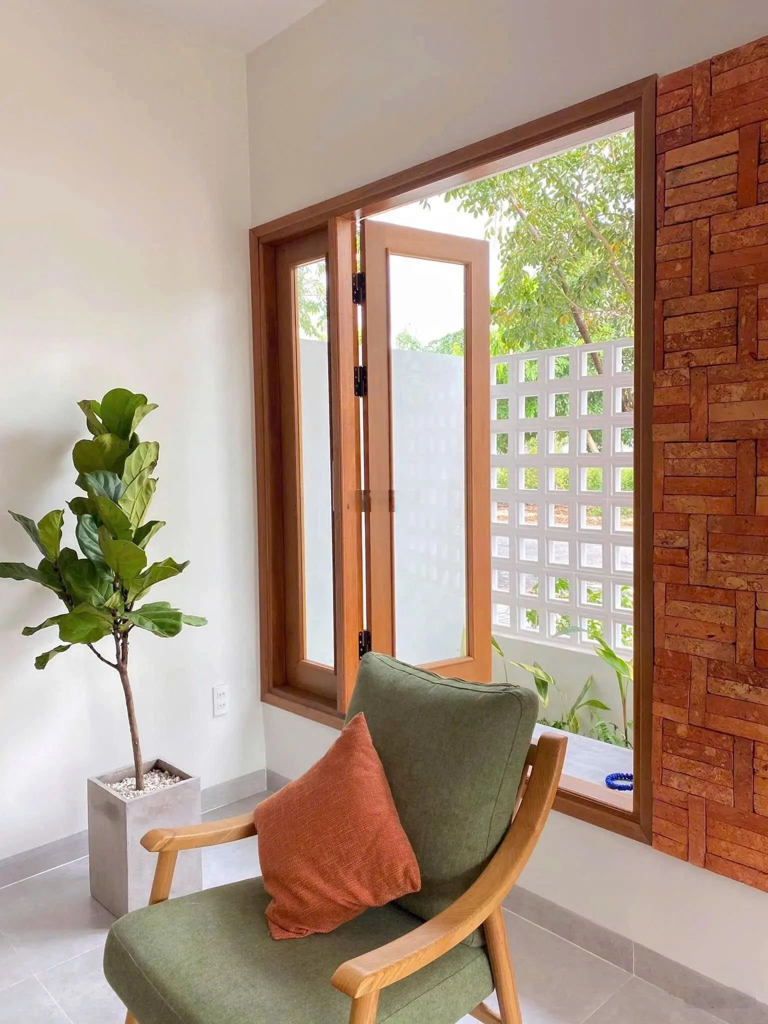 Siêu phẩm tầm trung đẹp không tì vết nằm ngay Lý Thái Tổ, Q10/ 3 tỷ 2/ 50m2 SHR. HĐT 14tr/th
