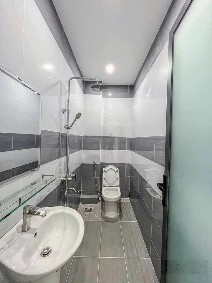 Cần bán nhà 1 trệt 1 lầu 3pn, tại bình chánh giá chỉ 1,75 tỷ