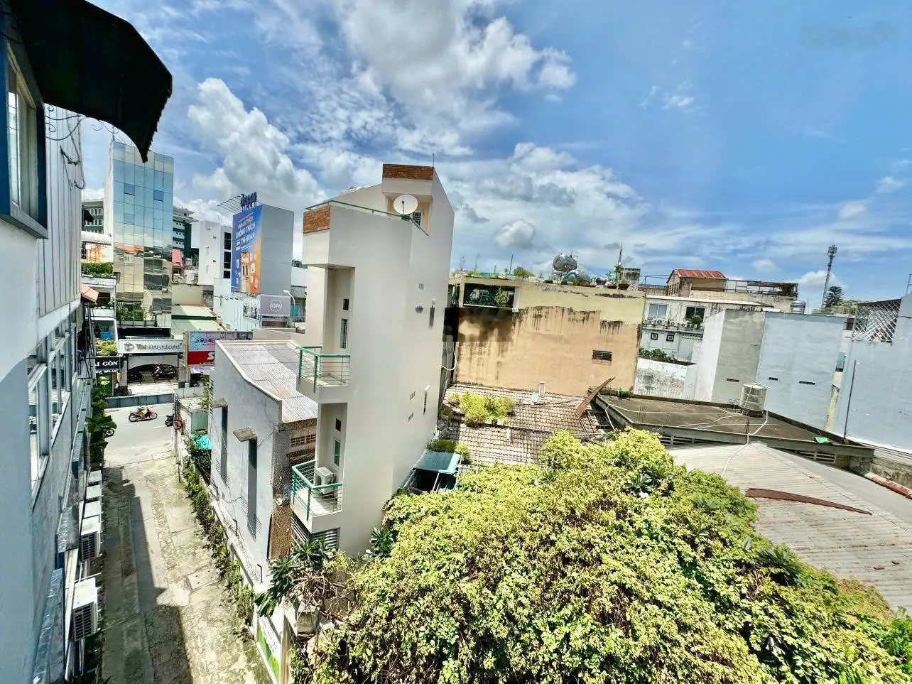 nhà Phú Nhuận siêu vi trí, xe hơi ngủ trong nhà