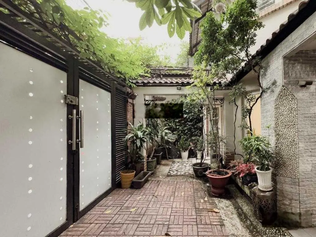 VIP!!! Siêu phẩm villa phong cách Đà Lạt gần công viên làng hoa, 8x15, 2 tầng, cực chill