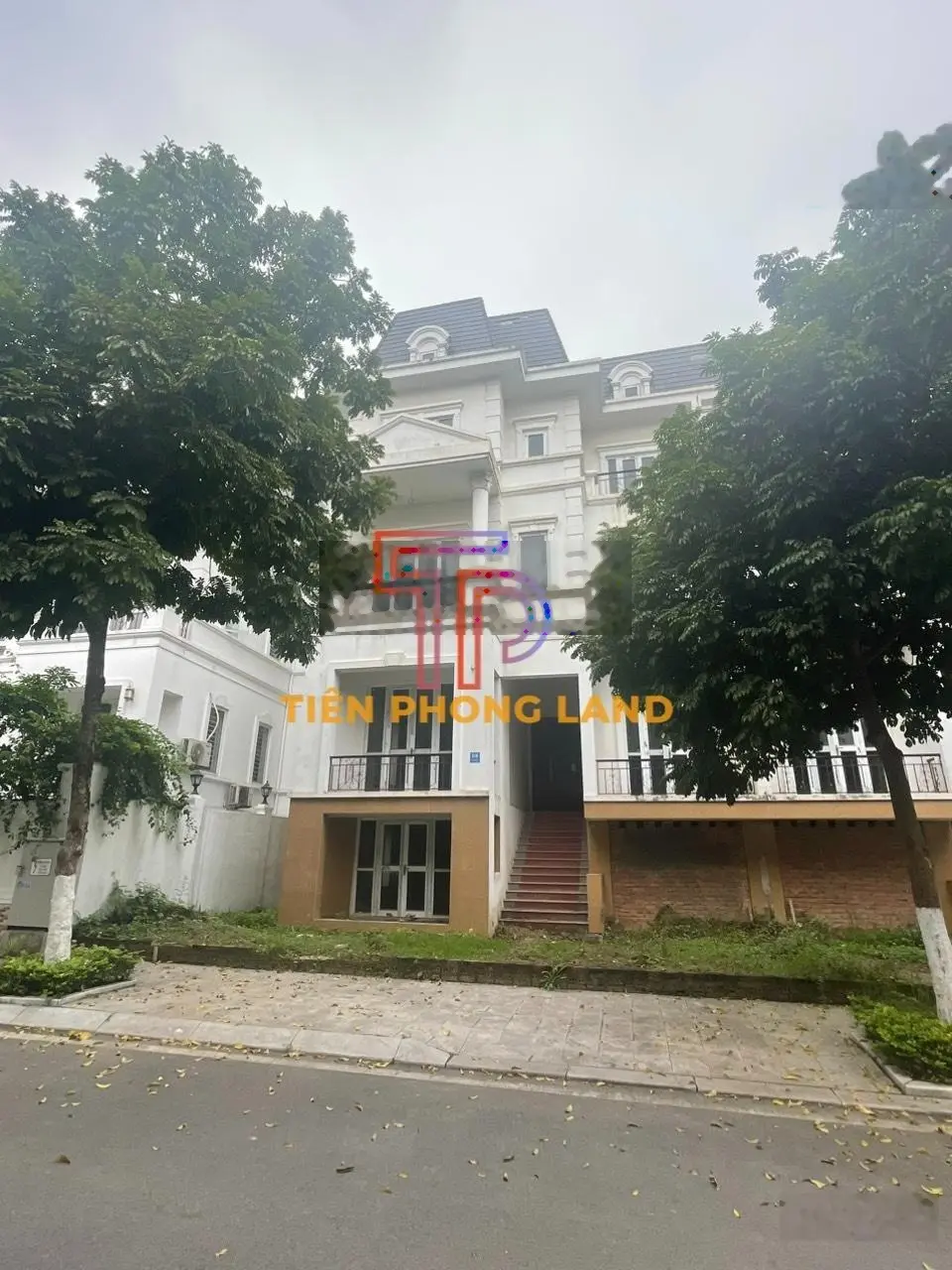 Chính chủ bán BTSL view vườn hoa - DT 144m2 - giá chỉ 22,x tỷ KĐT Lideco Bắc QL32