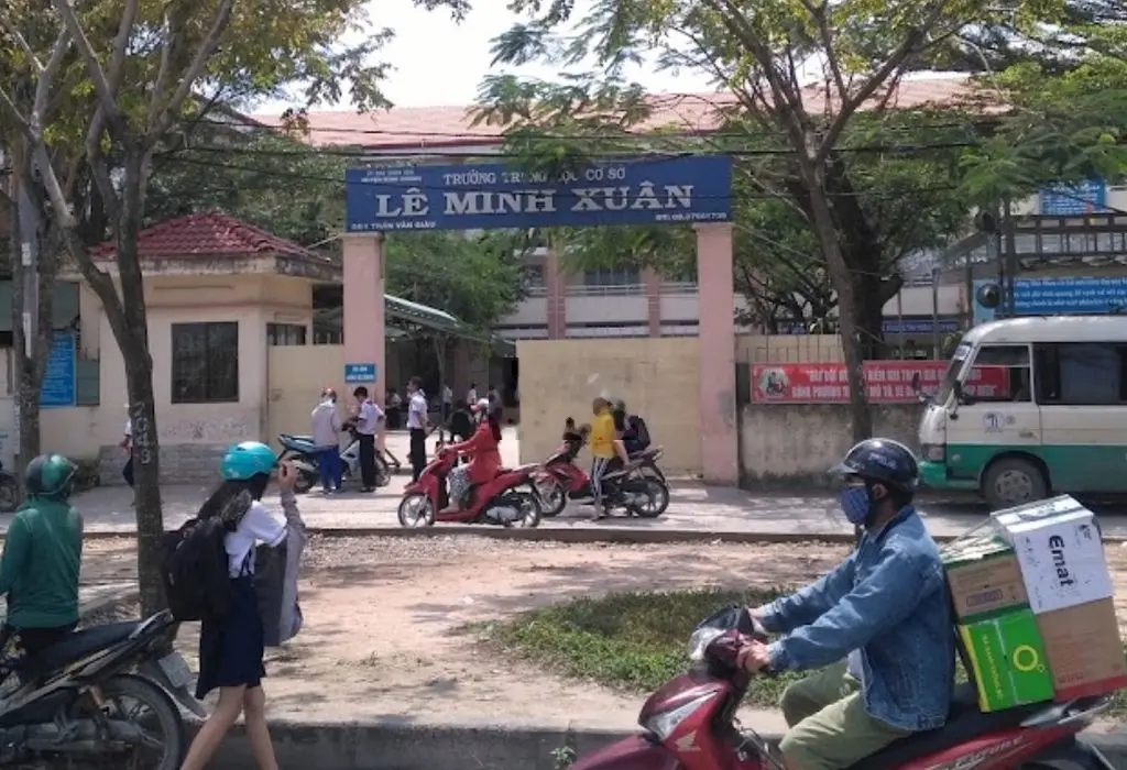 Bán đất mặt tiền/ Phạm Văn Hai Bình Chánh sát dãy trọ KCN Lê Minh Xuân