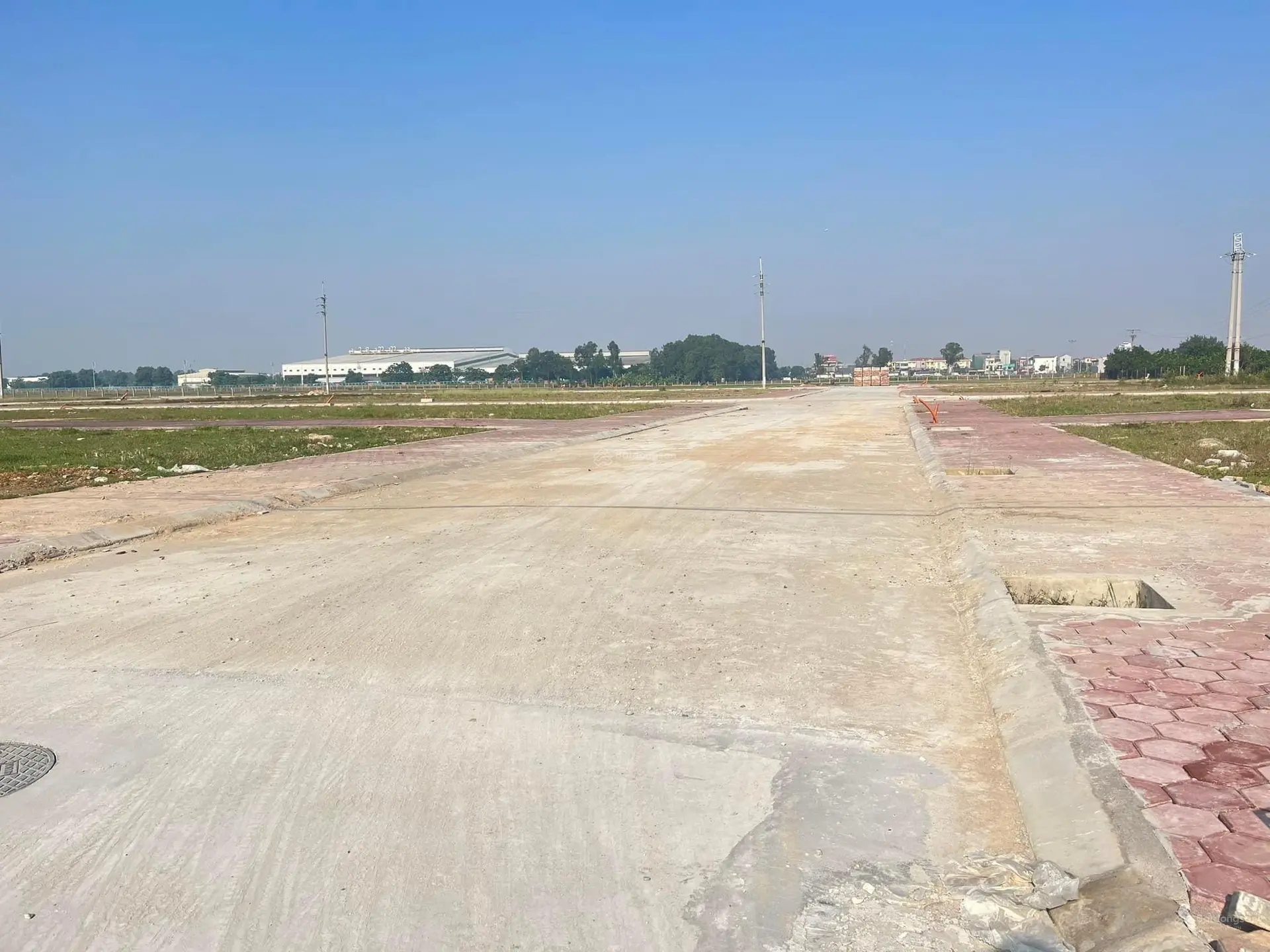 Nhỉnh 3 tỷ có ngay lô đất đấu giá gần Vành Đai 4. Đường + vỉa hè khoảng 12m