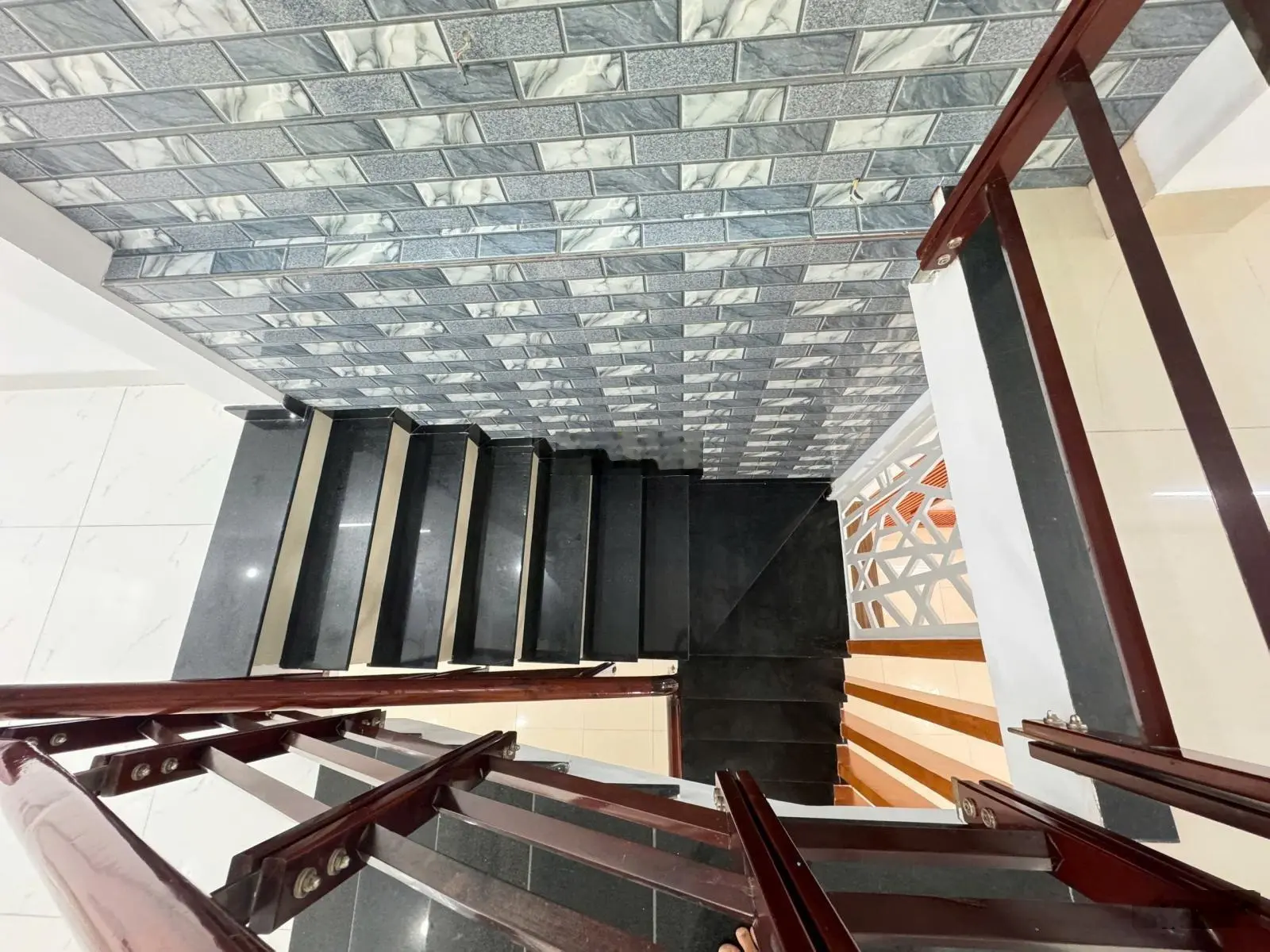Chính chủ bán nhà 2 tầng 2 mê đúc đường 7,5m Lư Giang - Hòa Xuân - hướng Tây Bắc, vị trí đẹp