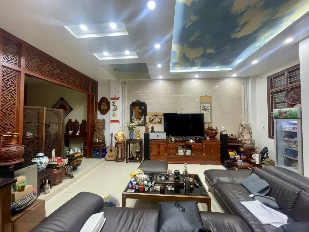 Lương thế vinh - lô góc 3 mặt thoáng - nhà đẹp - nội thất xịn - thang máy - ô tô đỗ cửa