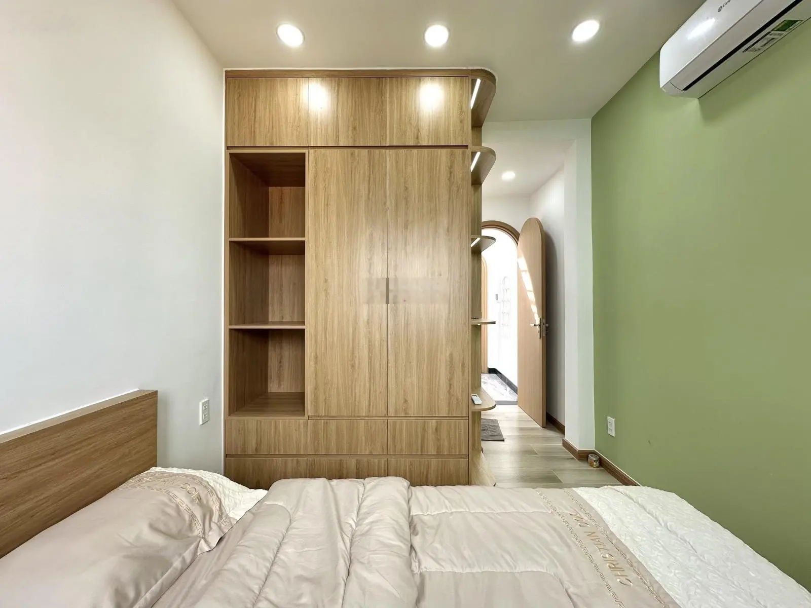 Bán nhà đẹp có thiết kế hiện đại, full nội thất trên đường Bạch Đằng, phường 24, Bình Thạnh.